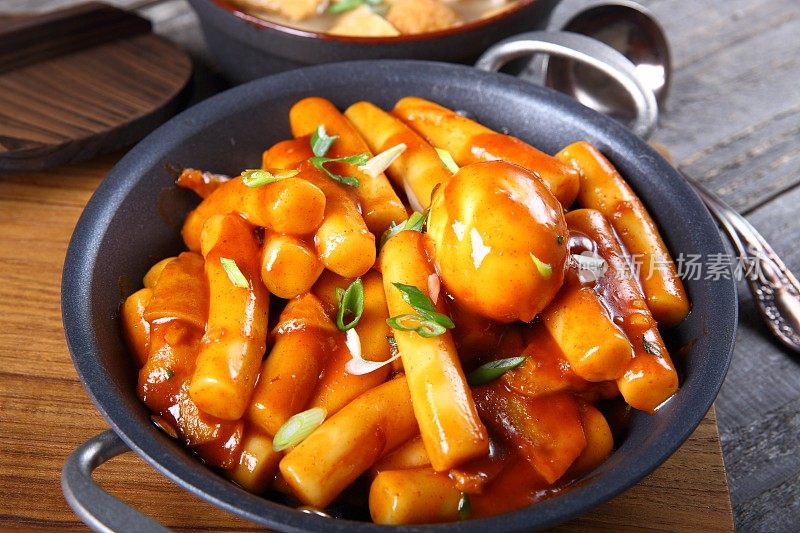 辛辣的Tteokbokki /韩国食物